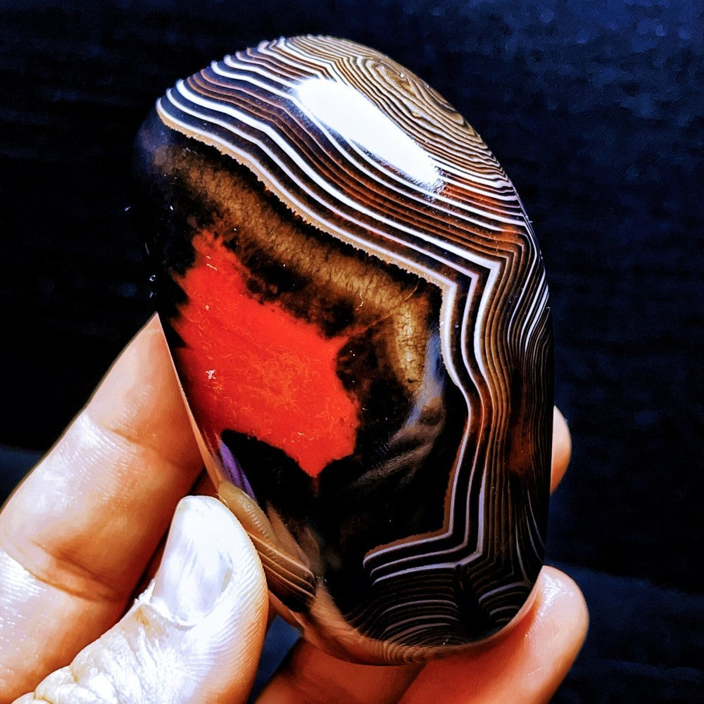 259G Natural Polished Silk Banded Agate Lace Agate Crystal Madagascar