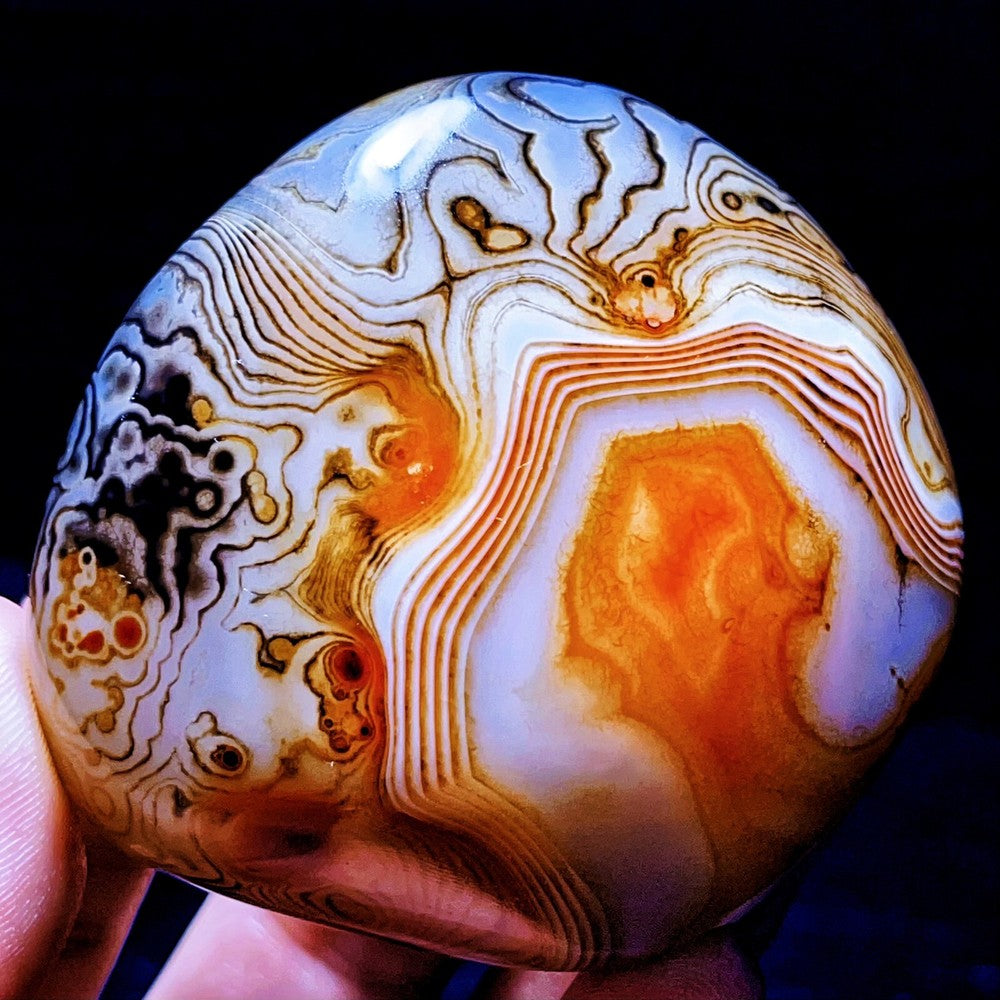 213G Natural Polished Silk Banded Agate Lace Agate Crystal Madagascar