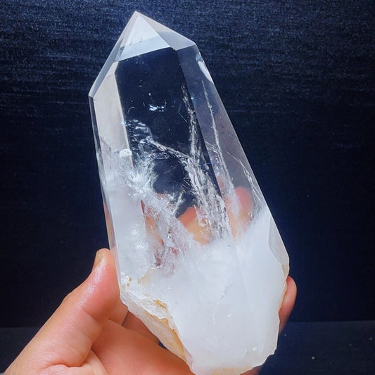 Tour de cristal de quartz naturel 960 g, pierre de guérison