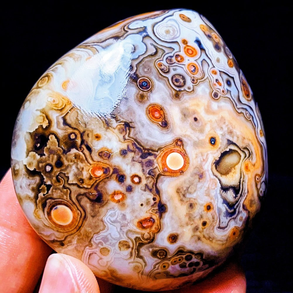 Natural Polished Silk Banded Agate Lace Agate Crystal Madagascar