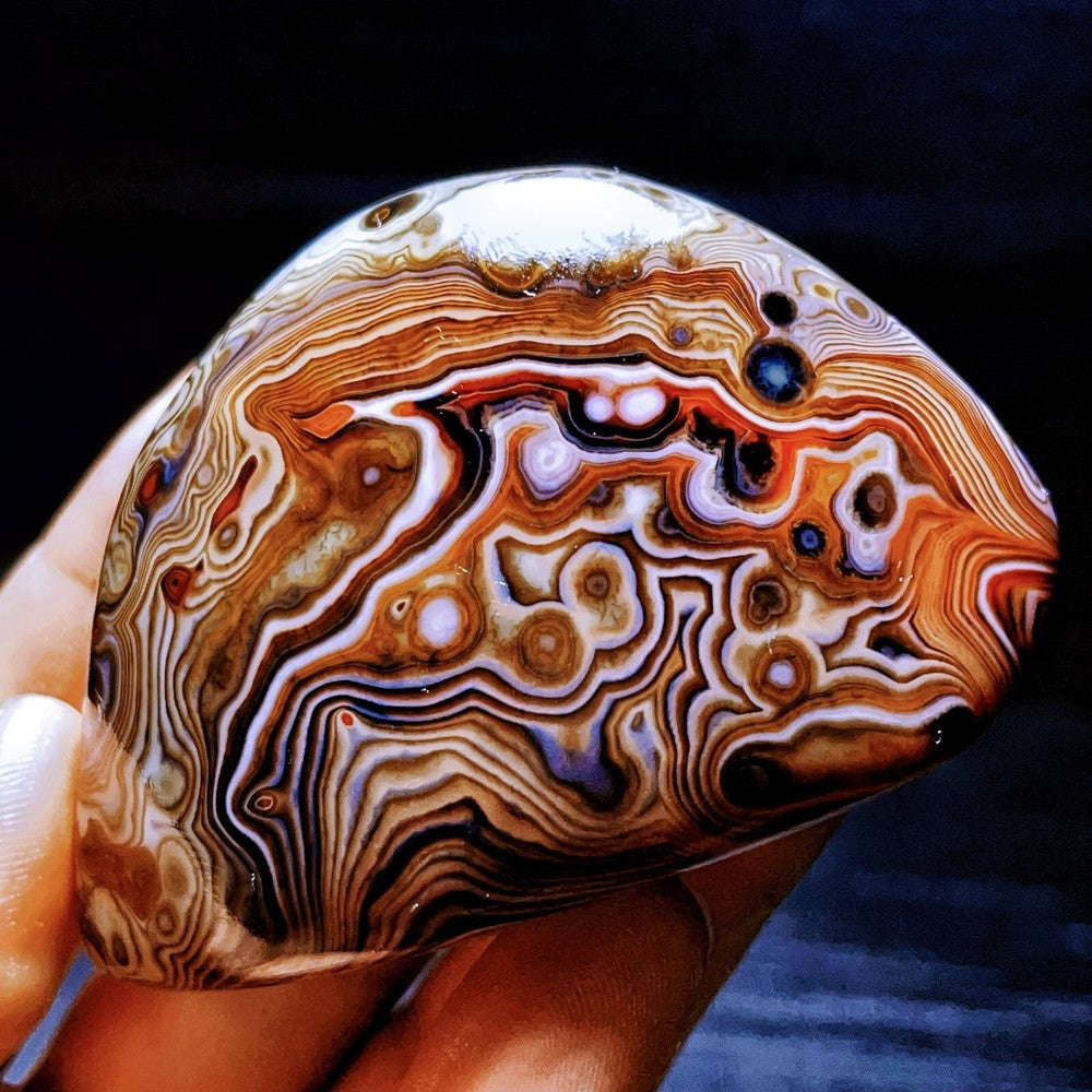 165G Natural Polished Silk Banded Agate Lace Agate Crystal Madagascar