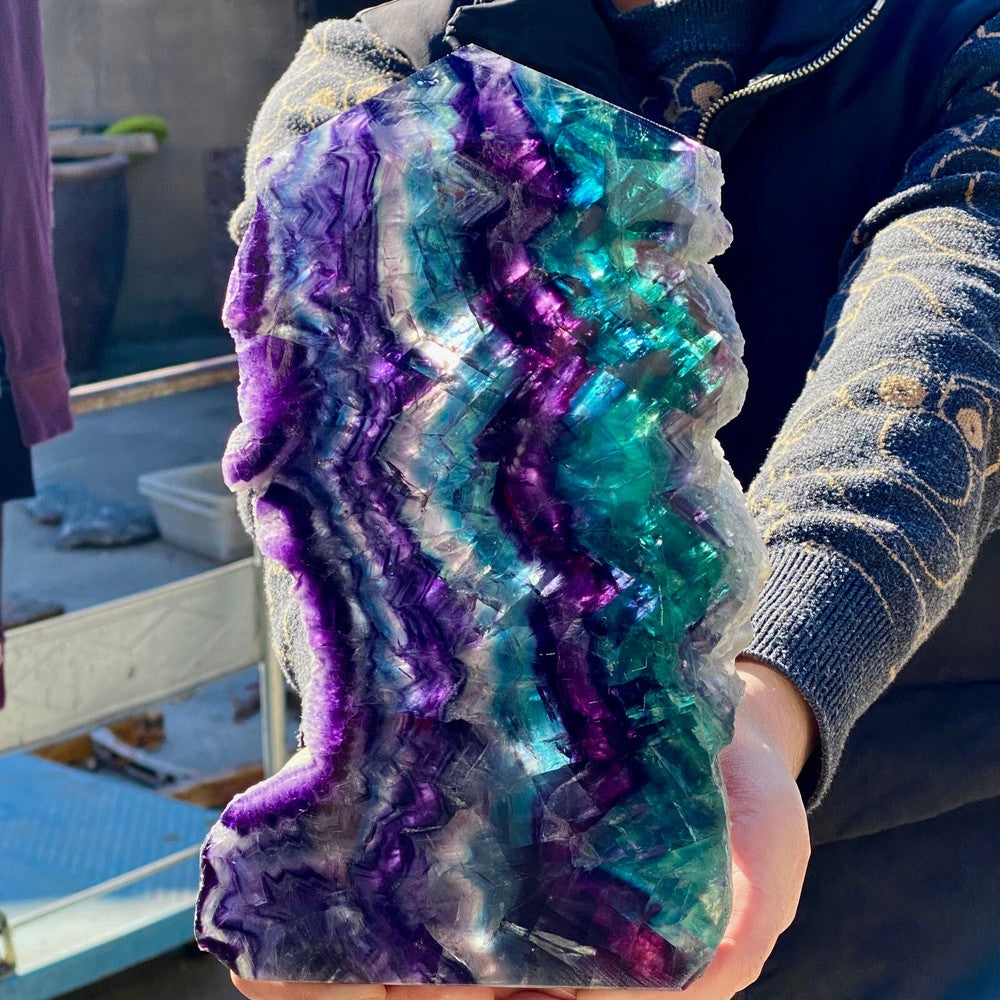 Spécimen minéral de flocons de cristal de quartz en tranche de fluorite colorée naturelle de 4,6 lb