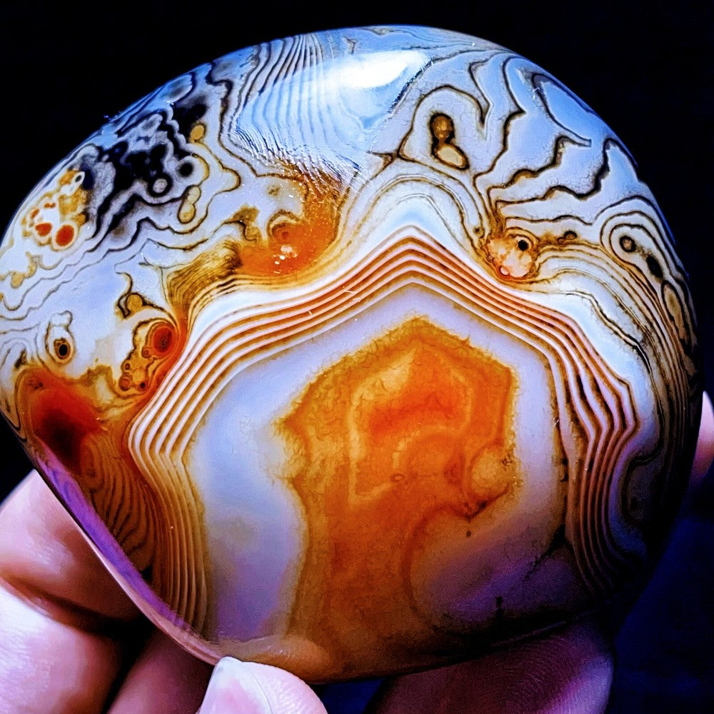 213G Natural Polished Silk Banded Agate Lace Agate Crystal Madagascar