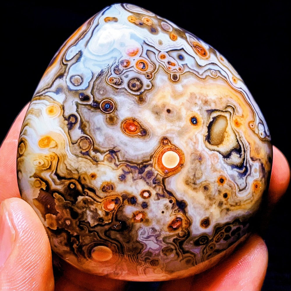 Natural Polished Silk Banded Agate Lace Agate Crystal Madagascar