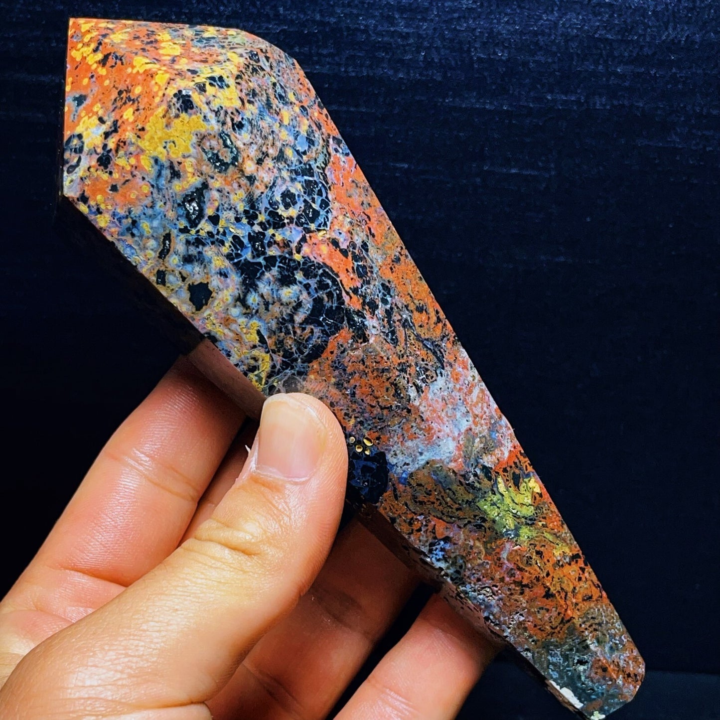 Pierre de cristal de tour en jaspe océanique naturel 455 g