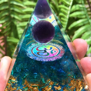 Crystal Pyramid Orgonite/Positive Energy Generator/Chakra Energy Healing/Special Gift/Energy stone