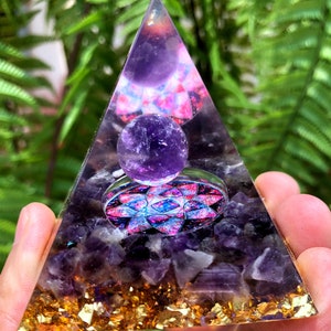 Fantasy magic amethyst Sphere Orgone/Crystal Pyramid Orgonite/Positive Energy Generat