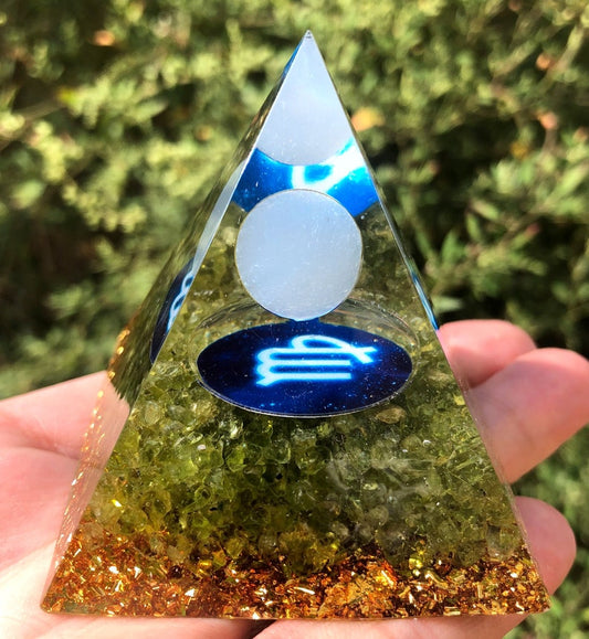 Magic Opal Sphere Dumortierite Orgone,Crystal Pyramid Orgonite,Positive Energy Generator,Chakra Energy Healing,Energy stone