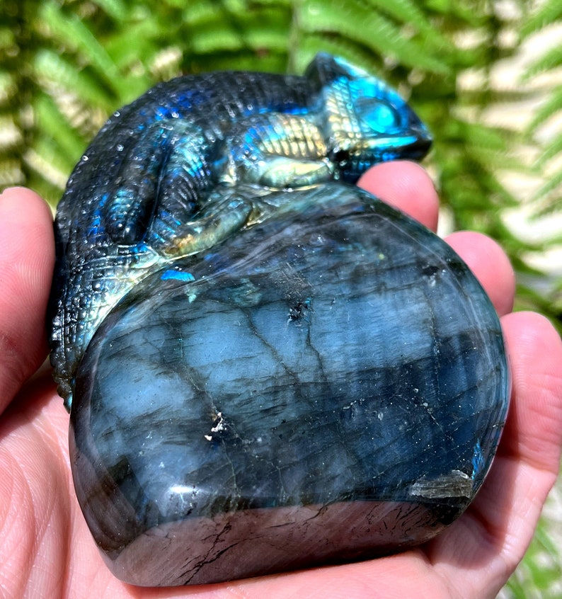 Hand carved Sheen Labradorite Crystal Quartz lizard/Shiny Polished Labradorite