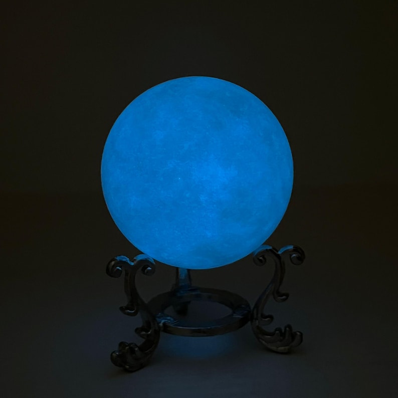 Natural Luminous Ishihara Specimens Of Mineral Crystal Luminous Ball Fluorescente