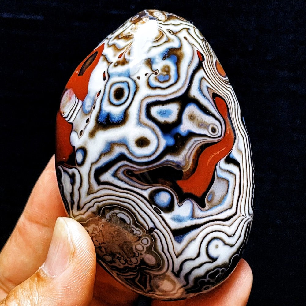 Natural Polished Silk Banded Agate Lace Agate Crystal Madagascar