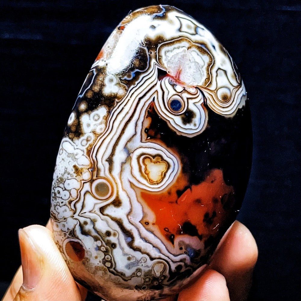 Natural Polished Silk Banded Agate Lace Agate Crystal Madagascar