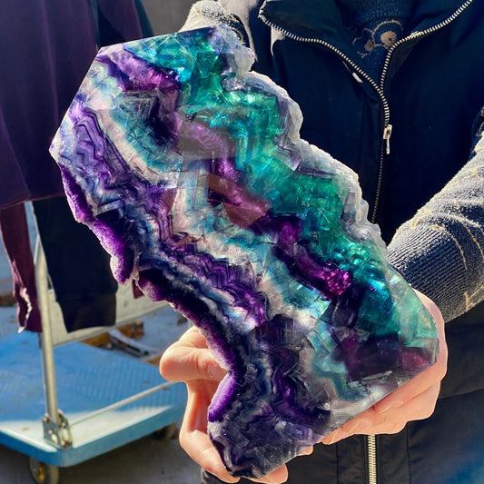 Spécimen minéral de flocons de cristal de quartz en tranche de fluorite colorée naturelle de 4,6 lb 