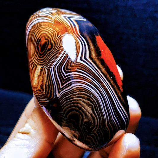 259G Natural Polished Silk Banded Agate Lace Agate Crystal Madagascar