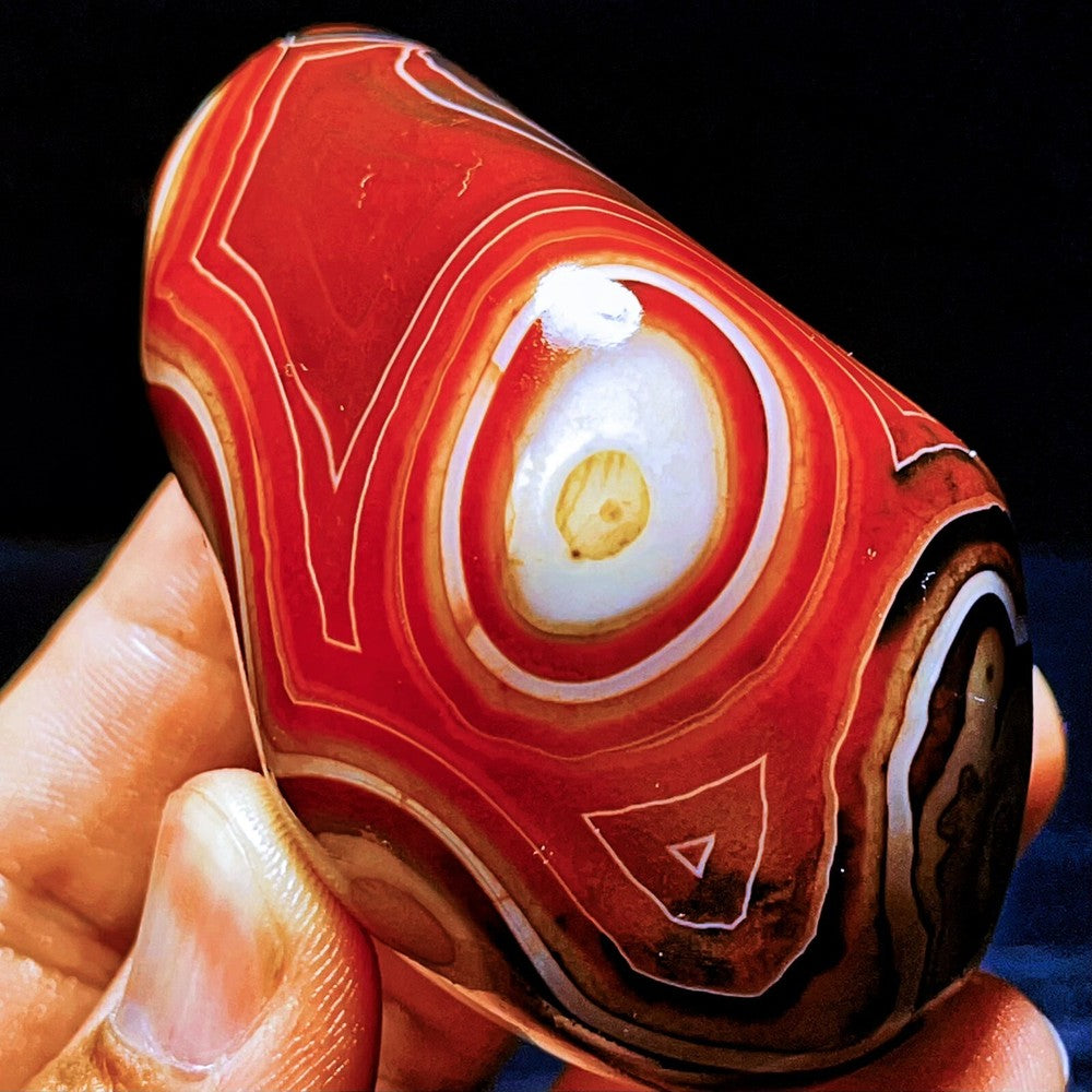 201G Natural Polished Silk Banded Agate Lace Agate Crystal Madagascar