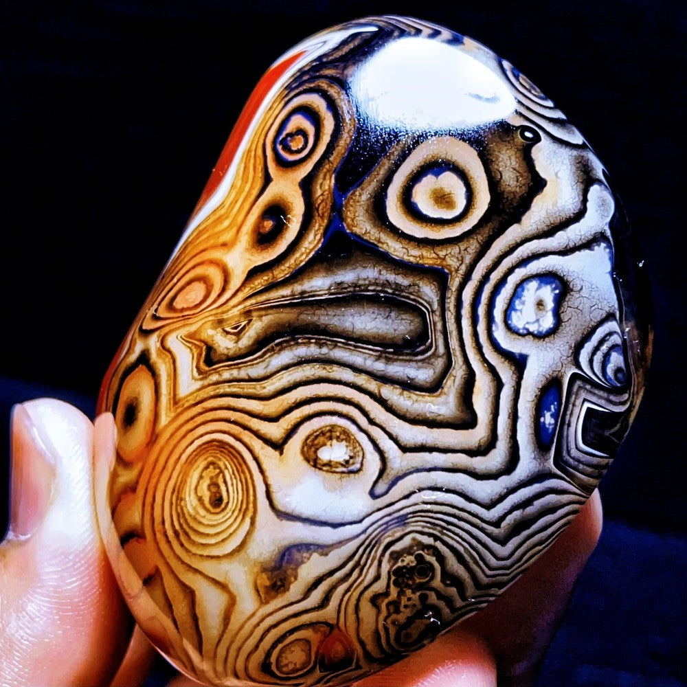 213G Natural Polished Silk Banded Agate Lace Agate Crystal Madagascar