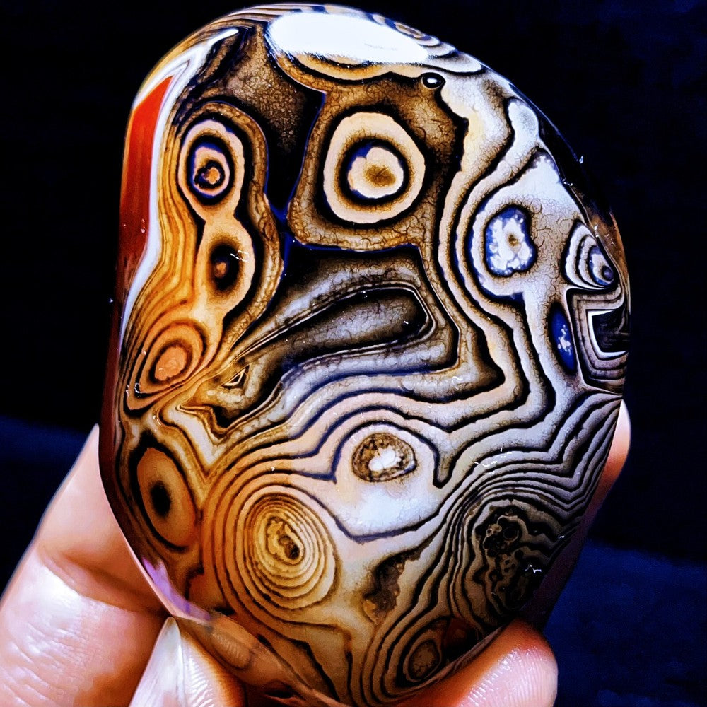 213G Natural Polished Silk Banded Agate Lace Agate Crystal Madagascar