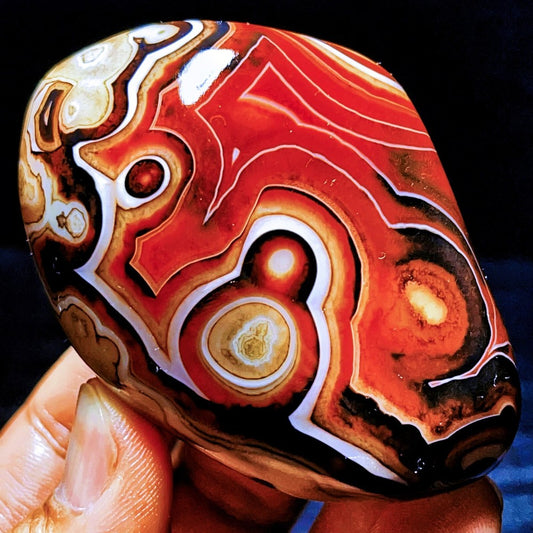 201G Natural Polished Silk Banded Agate Lace Agate Crystal Madagascar
