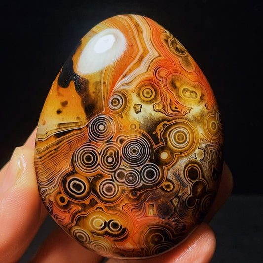 Natural Polished Silk Banded Agate Lace Agate Crystal Madagascar
