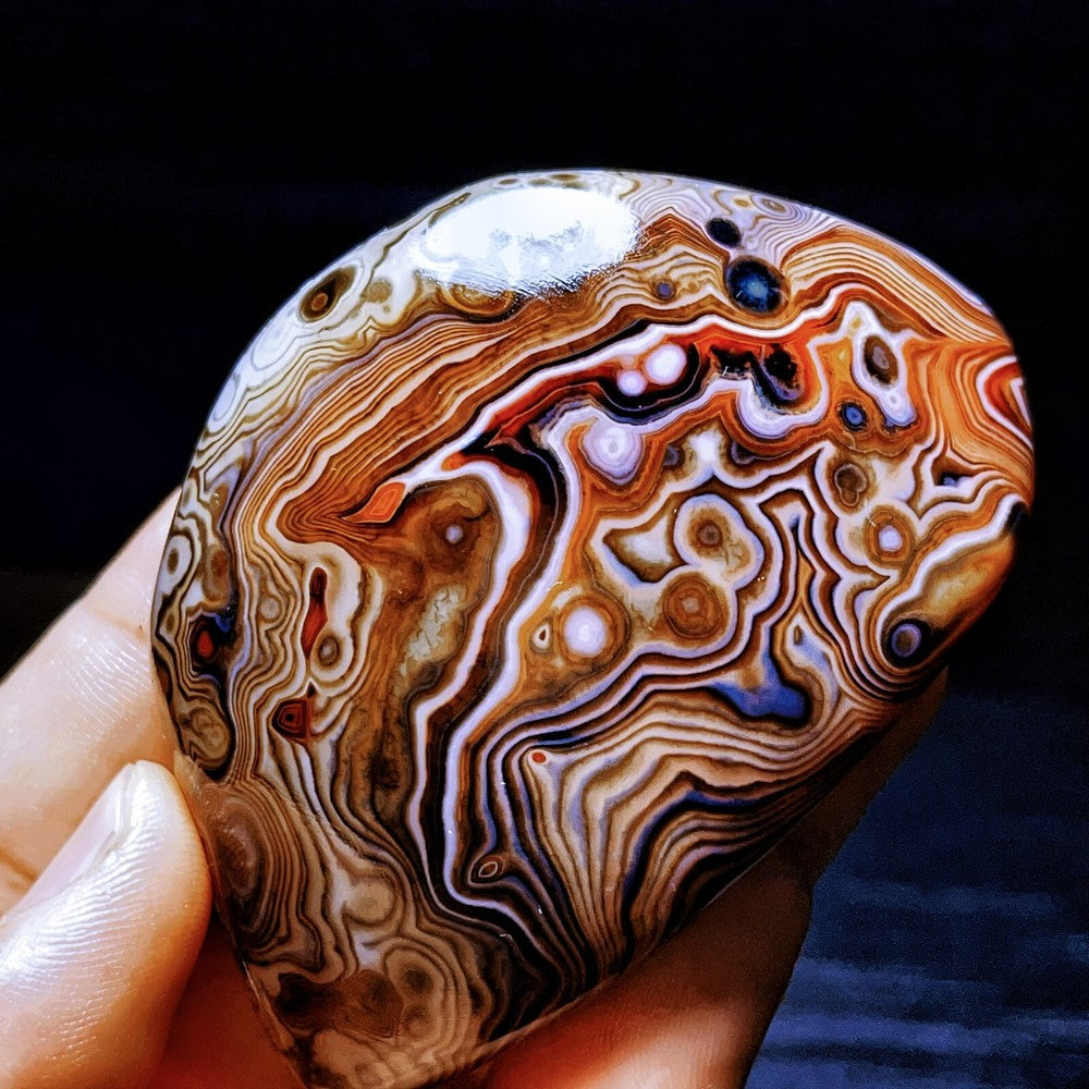 165G Natural Polished Silk Banded Agate Lace Agate Crystal Madagascar