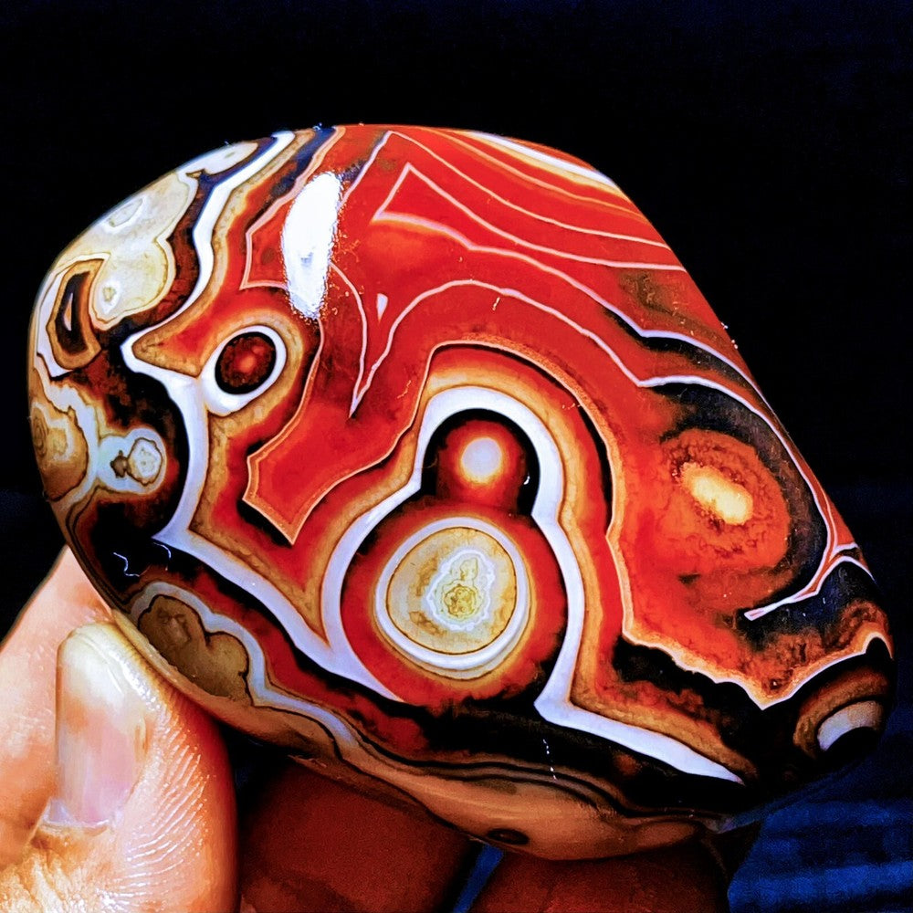 201G Natural Polished Silk Banded Agate Lace Agate Crystal Madagascar