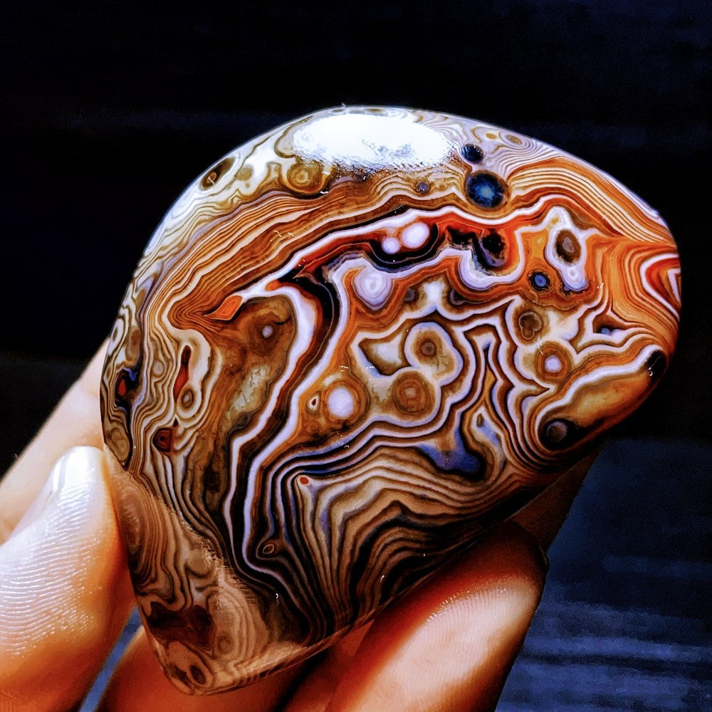 165G Natural Polished Silk Banded Agate Lace Agate Crystal Madagascar