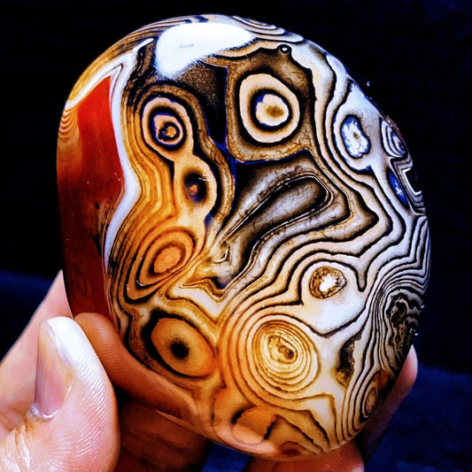213G Natural Polished Silk Banded Agate Lace Agate Crystal Madagascar