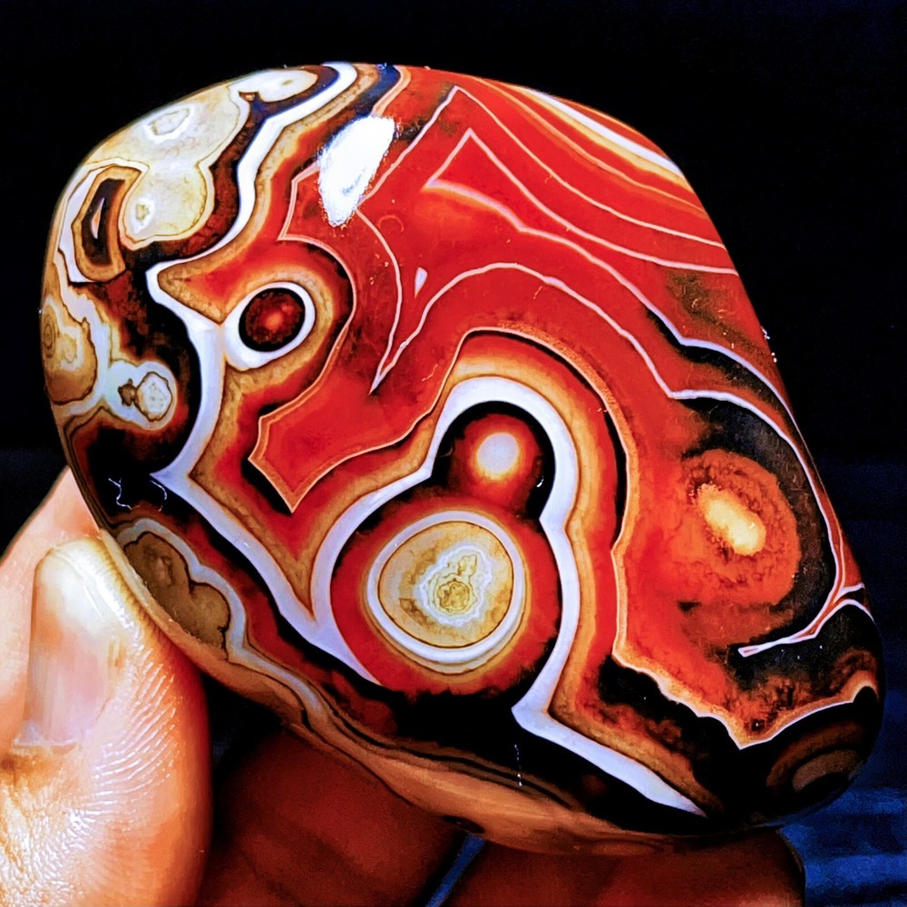 201G Natural Polished Silk Banded Agate Lace Agate Crystal Madagascar