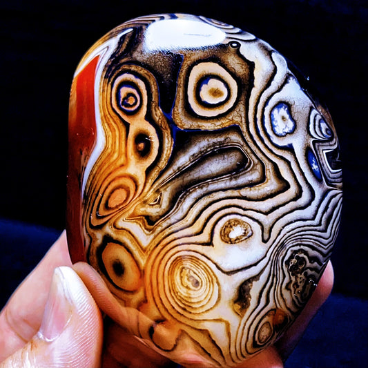 213G Natural Polished Silk Banded Agate Lace Agate Crystal Madagascar