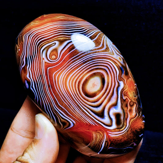 Natural Polished Silk Banded Agate Lace Agate Crystal Madagascar