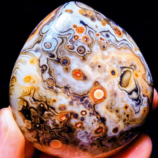 Natural Polished Silk Banded Agate Lace Agate Crystal Madagascar