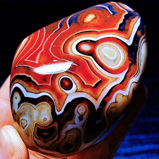 201G Natural Polished Silk Banded Agate Lace Agate Crystal Madagascar